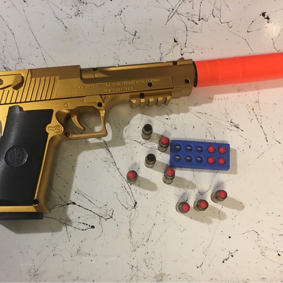 Toy Gun 🎯 🔫Soft Bullets & Shell Ejecting Magazine 24k GOLD Desert Eagle 50 cal - Picture 8 of 9